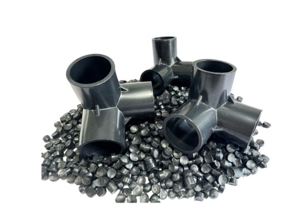 Composé de résine PVC brillant pour produits d'injection PVC Granulés de composé PVC rigide gris personnalisés pour le moulage par injection