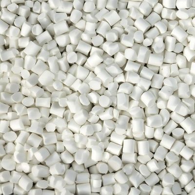 Composé de tuyau en PVC moulé par injection en blanc pour des performances optimales